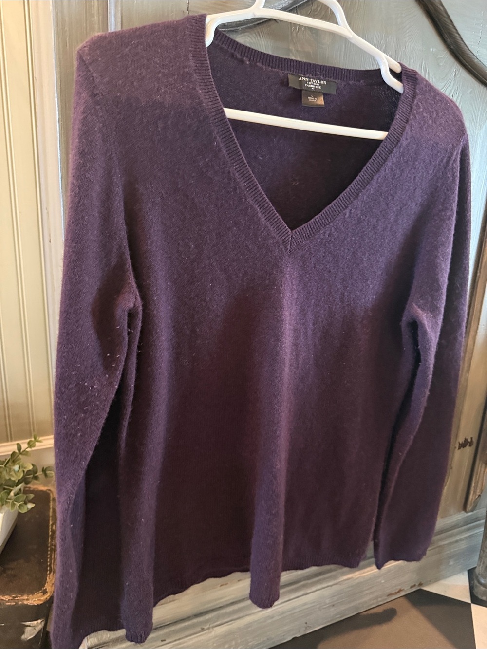 Ann Taylor Deep Plum V-Neck Cashmere-Blend Sweater- size large - Picture 3 of 4